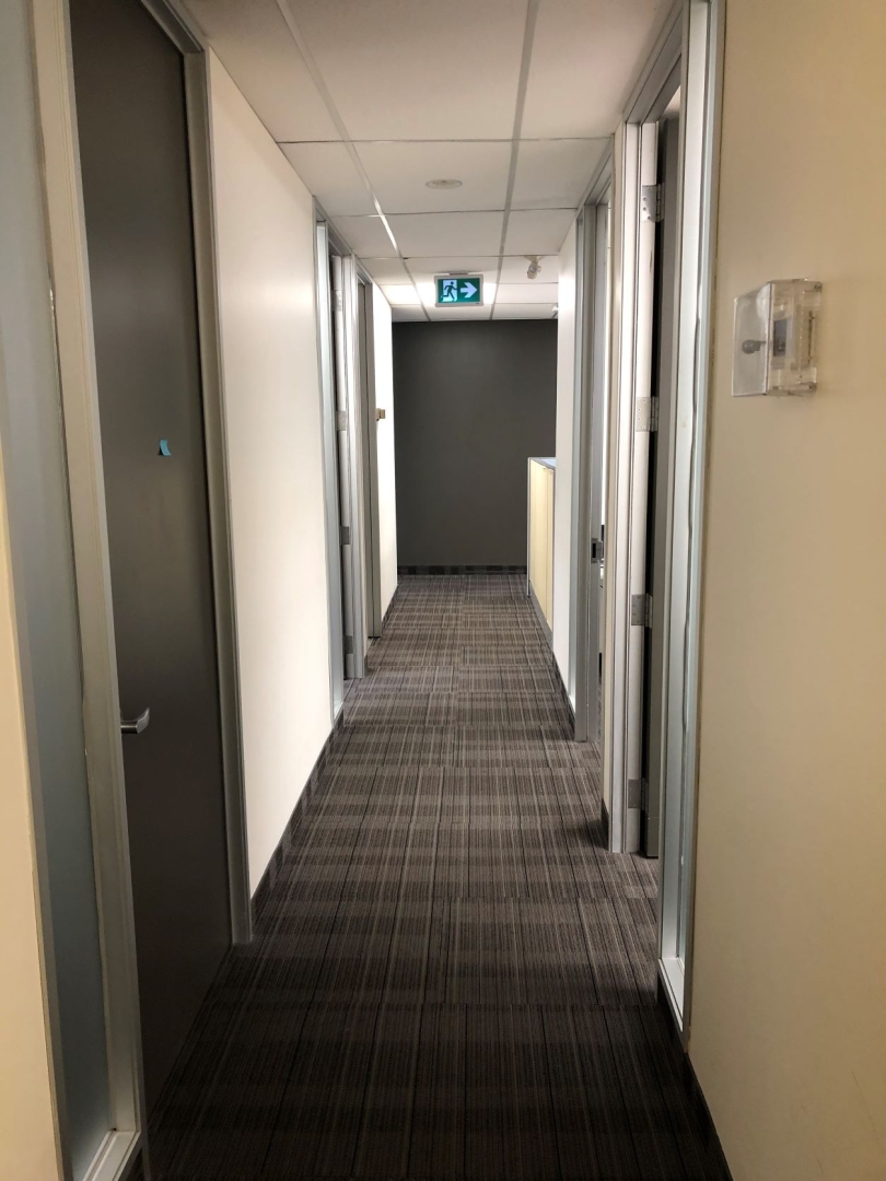 350_Bay_hallway.jpg