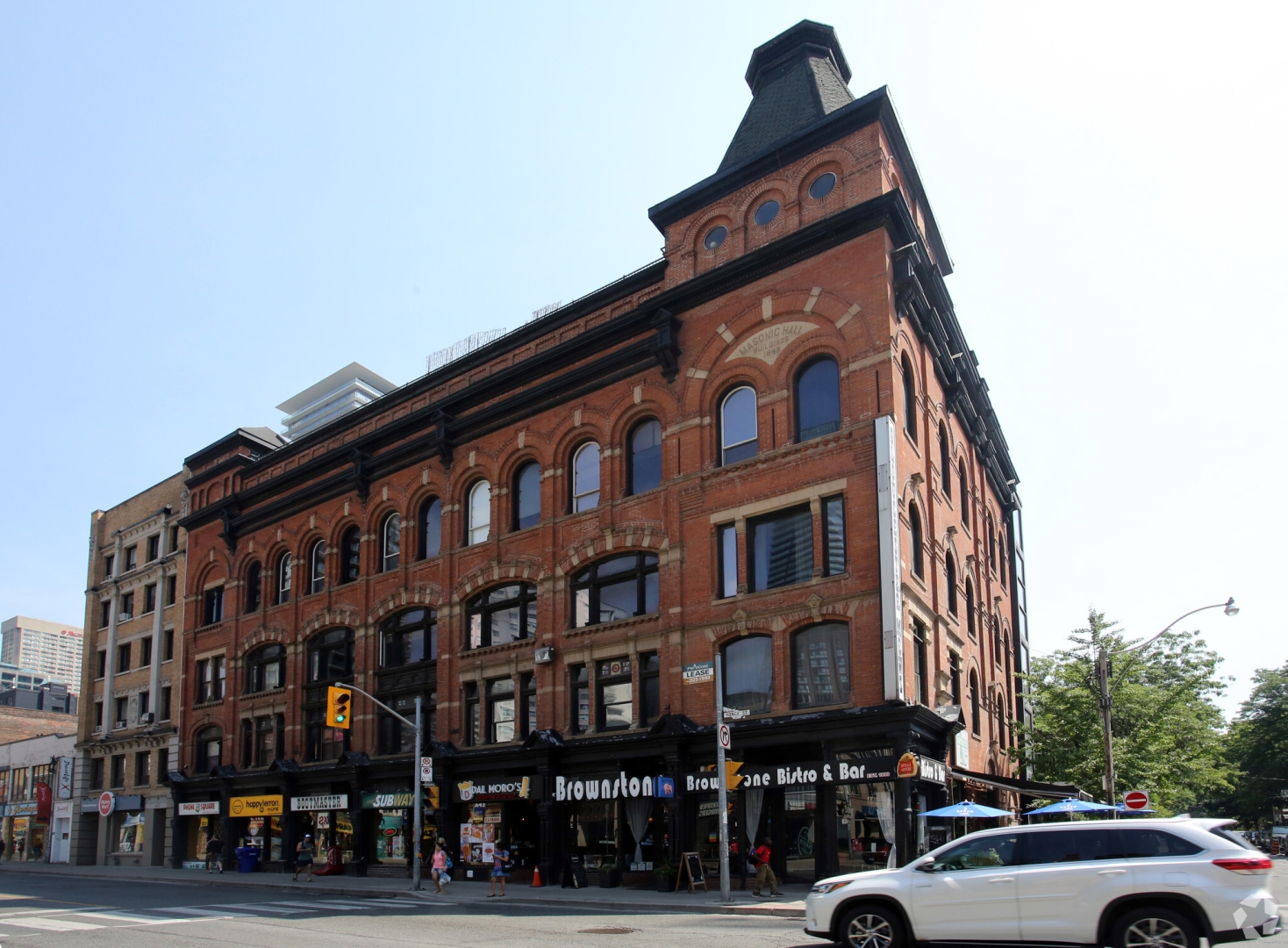 601YongeSt_Exterior7.jpg