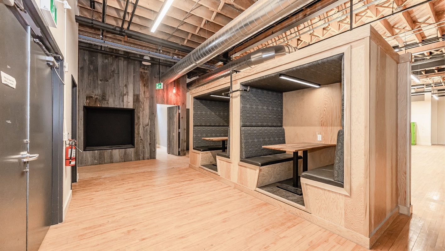8 Queen Street N Open Area Seating