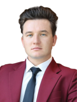 Andrew Holman Headshot Photo